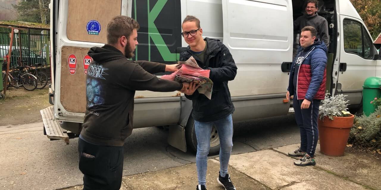 Papír(t, )pénzt gyűjtöttek